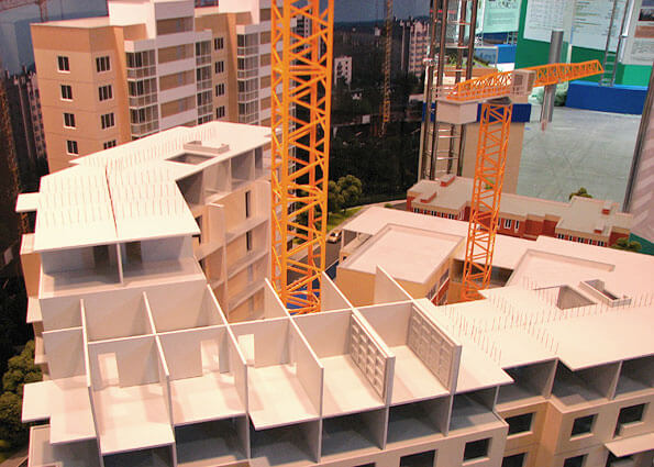 Процесс строительства на макете стройплощадки на выставке ГосЗаказ.